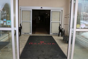 Property entrance - Clarion Inn & Conference Center Lewiston (Lewiston)