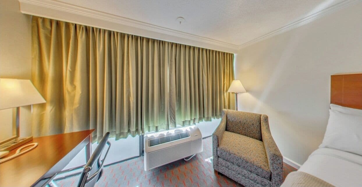 Executive Studio | Desk, blackout curtains, iron/ironing board, free WiFi