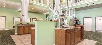 Coratel Inn & Suites By Jasper McCook 