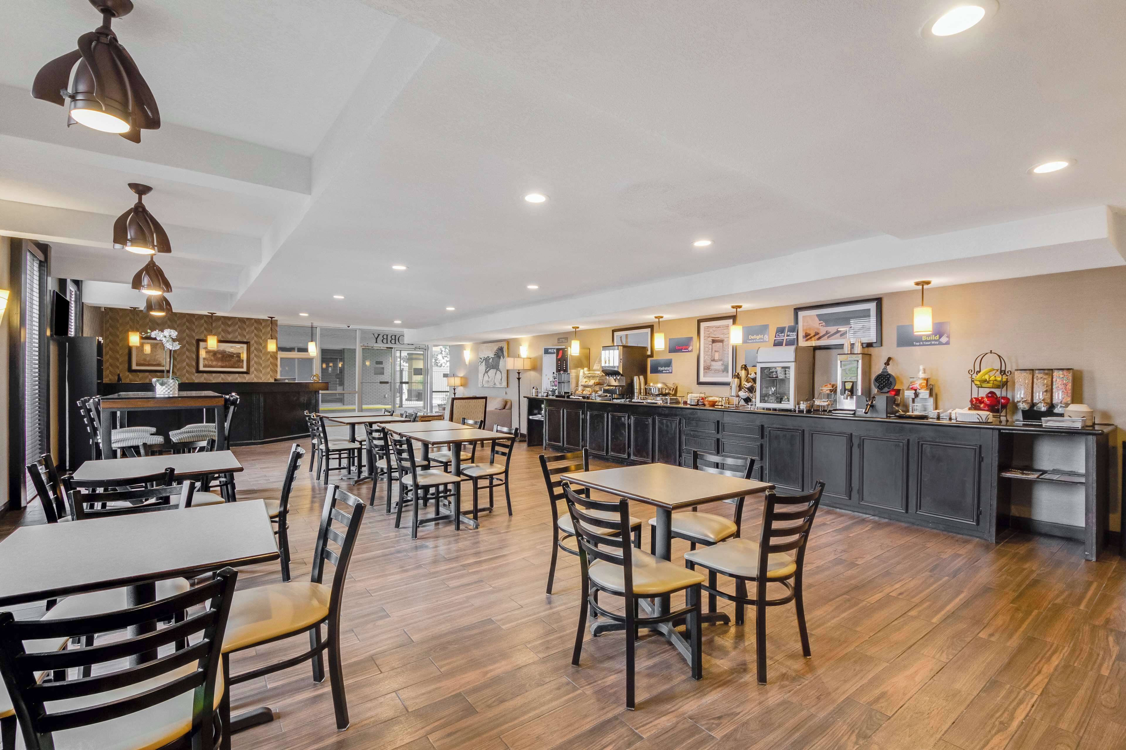 Free daily continental breakfast