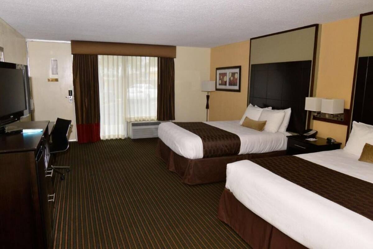 Premium bedding, pillowtop beds, in-room safe, desk