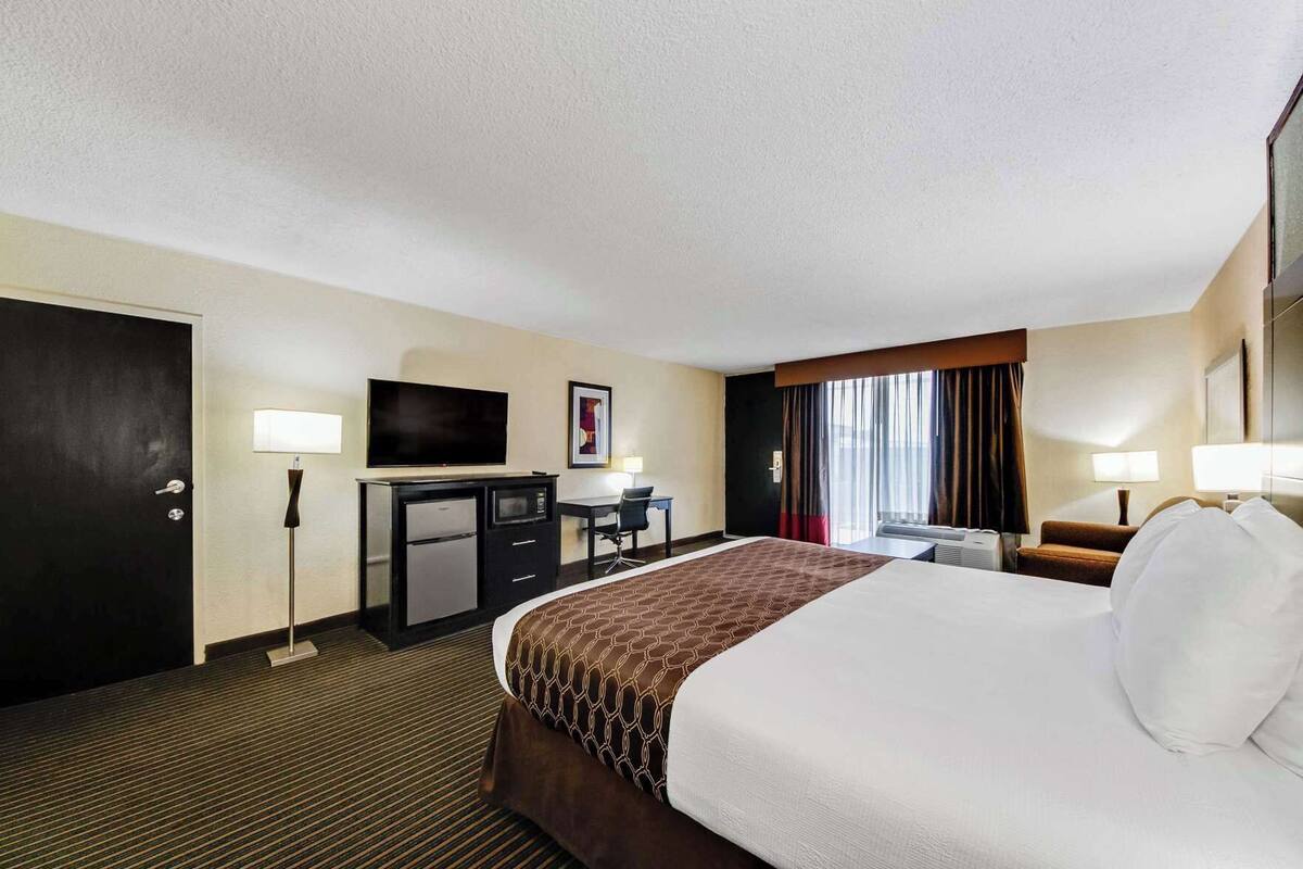 Premium bedding, pillowtop beds, in-room safe, desk