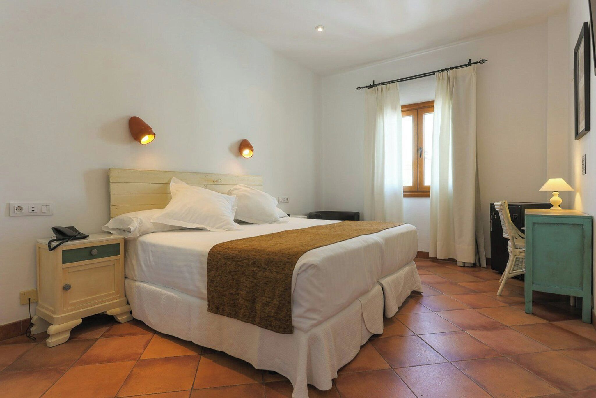 Minibar, coffres-forts dans les chambres, bureau, chambres insonorisées