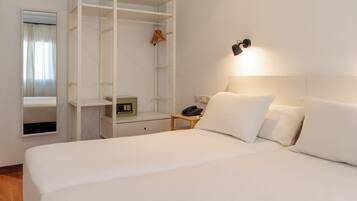 Classic-Doppel- oder -Zweibettzimmer | Minibar, Zimmersafe, Schreibtisch, schallisolierte Zimmer