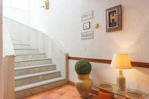 Interior entrance - Hotel Sercotel Puerto de Santa María (El Puerto de Santa Maria)