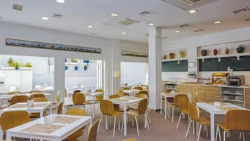 Dagelijks ontbijtbuffet (EUR 10.50 per persoon)