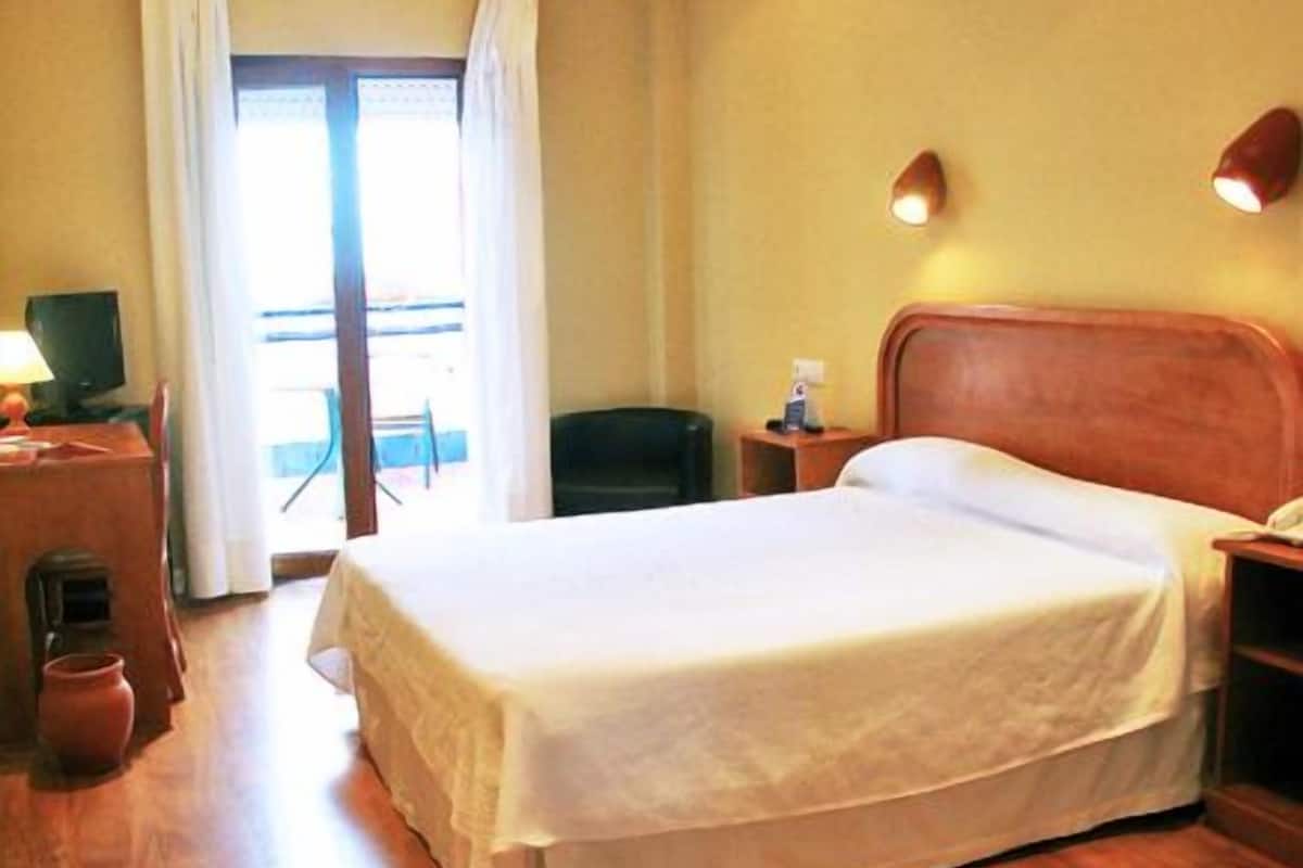 minibar, in-room safe, desk, soundproofing