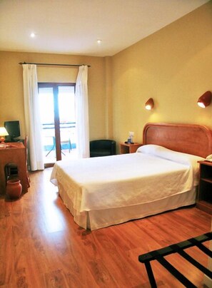 Minibar, Zimmersafe, Schreibtisch, schallisolierte Zimmer