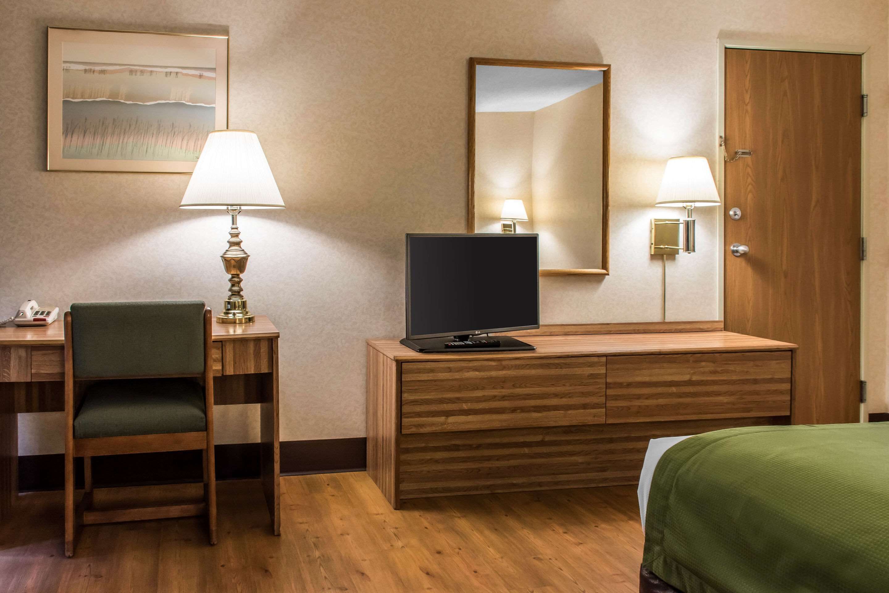 standard room, 1 king bed, non smoking | premium bedding, desk, blackout curtains, iron/ironing board