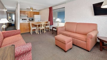 Suite, 1 King Bed, Non Smoking | Desk, free rollaway beds, free WiFi, bed sheets