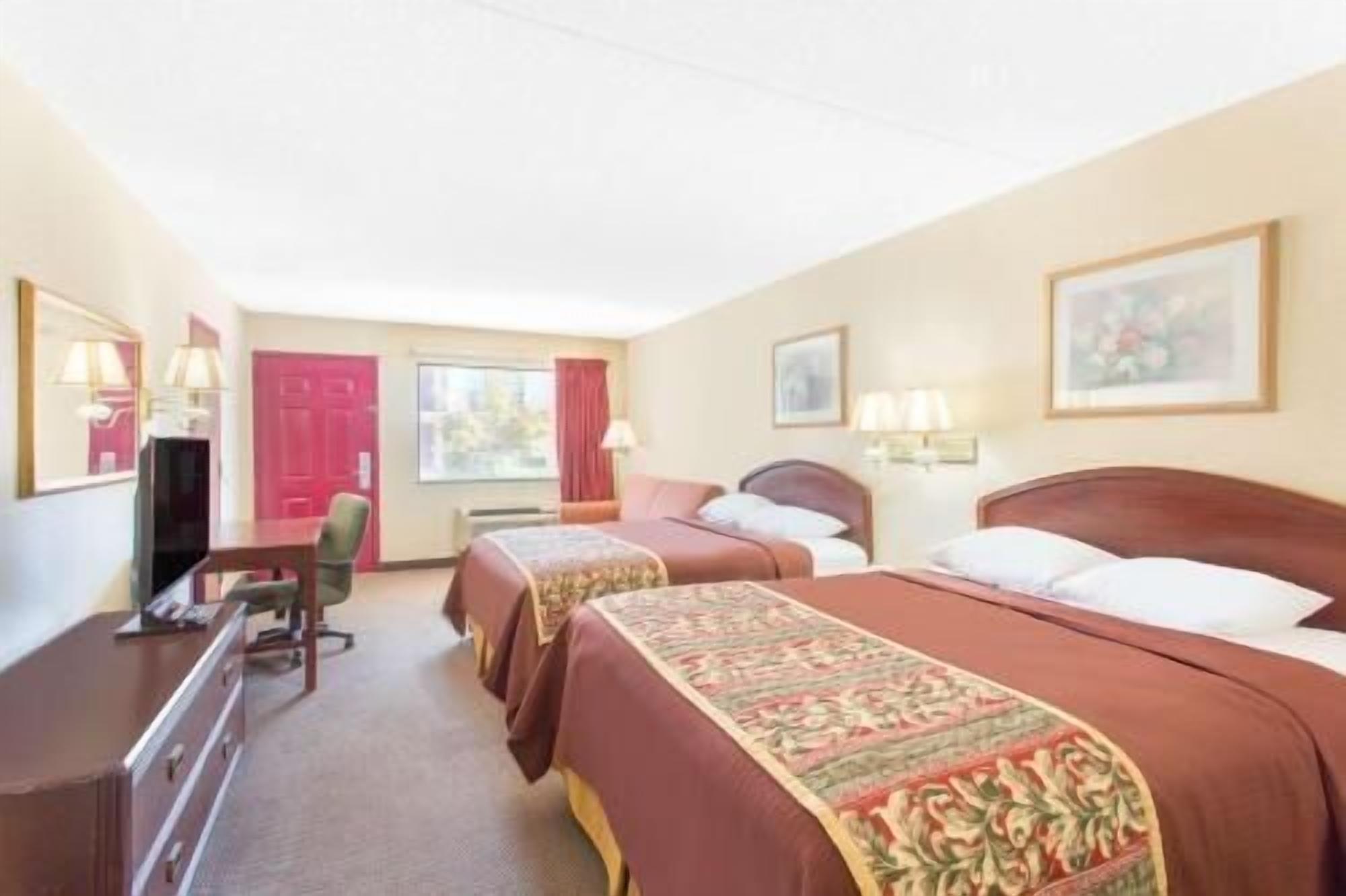 Desk, free rollaway beds, free WiFi, bed sheets