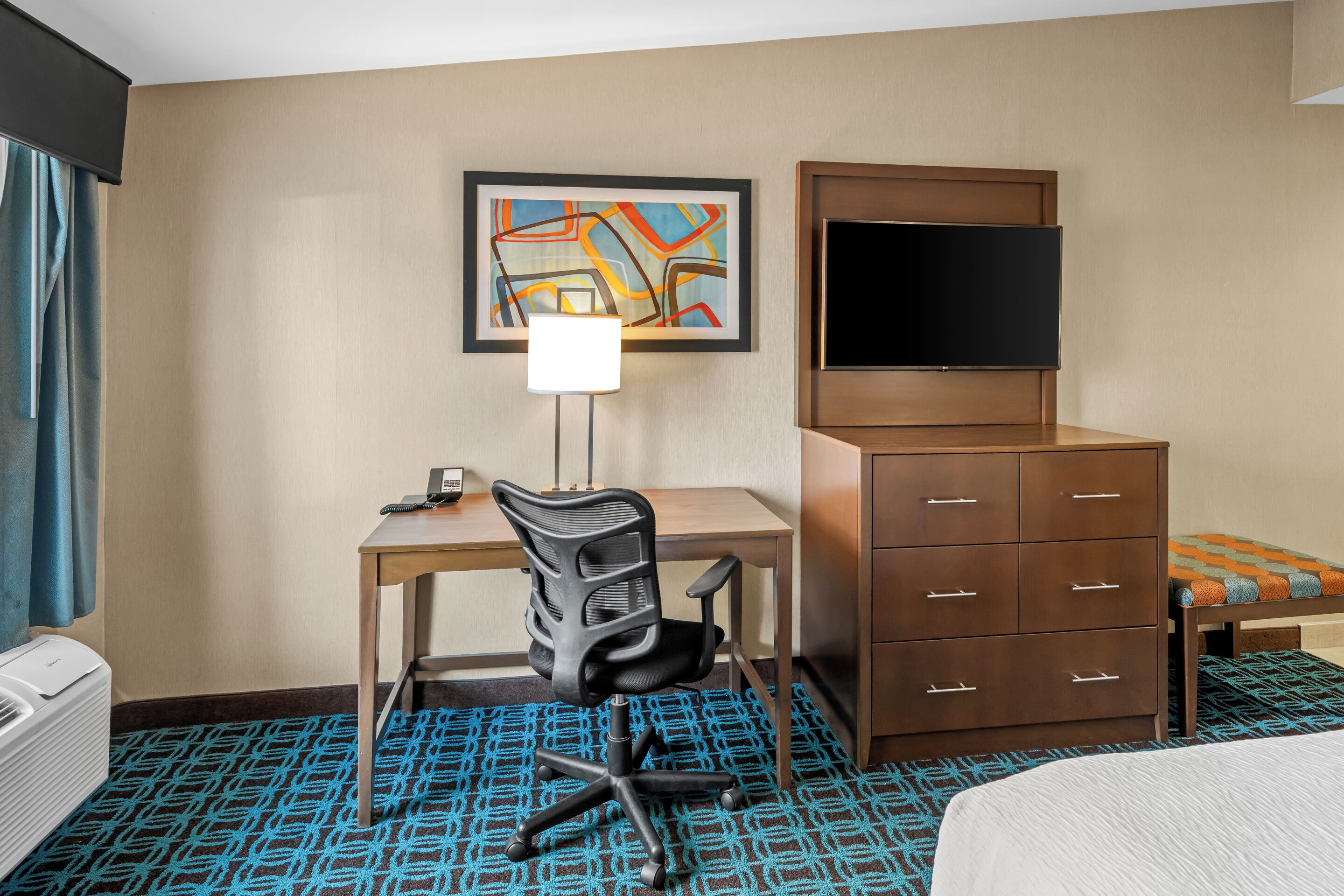 Standard Room, 1 King Bed, Non Smoking, Refrigerator | Premium bedding, in-room safe, blackout drapes, iron/ironing board