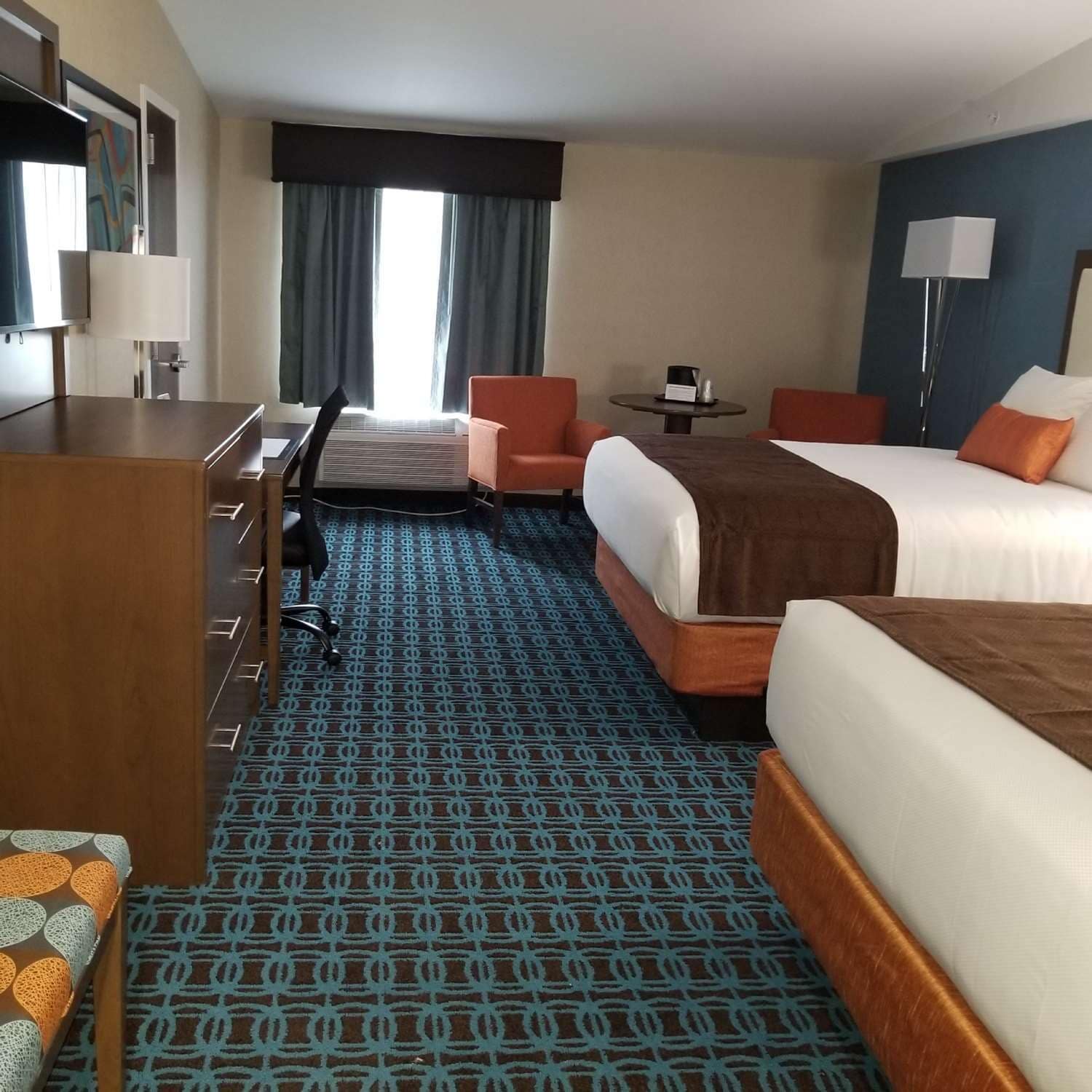 Premium bedding, in-room safe, individually decorated