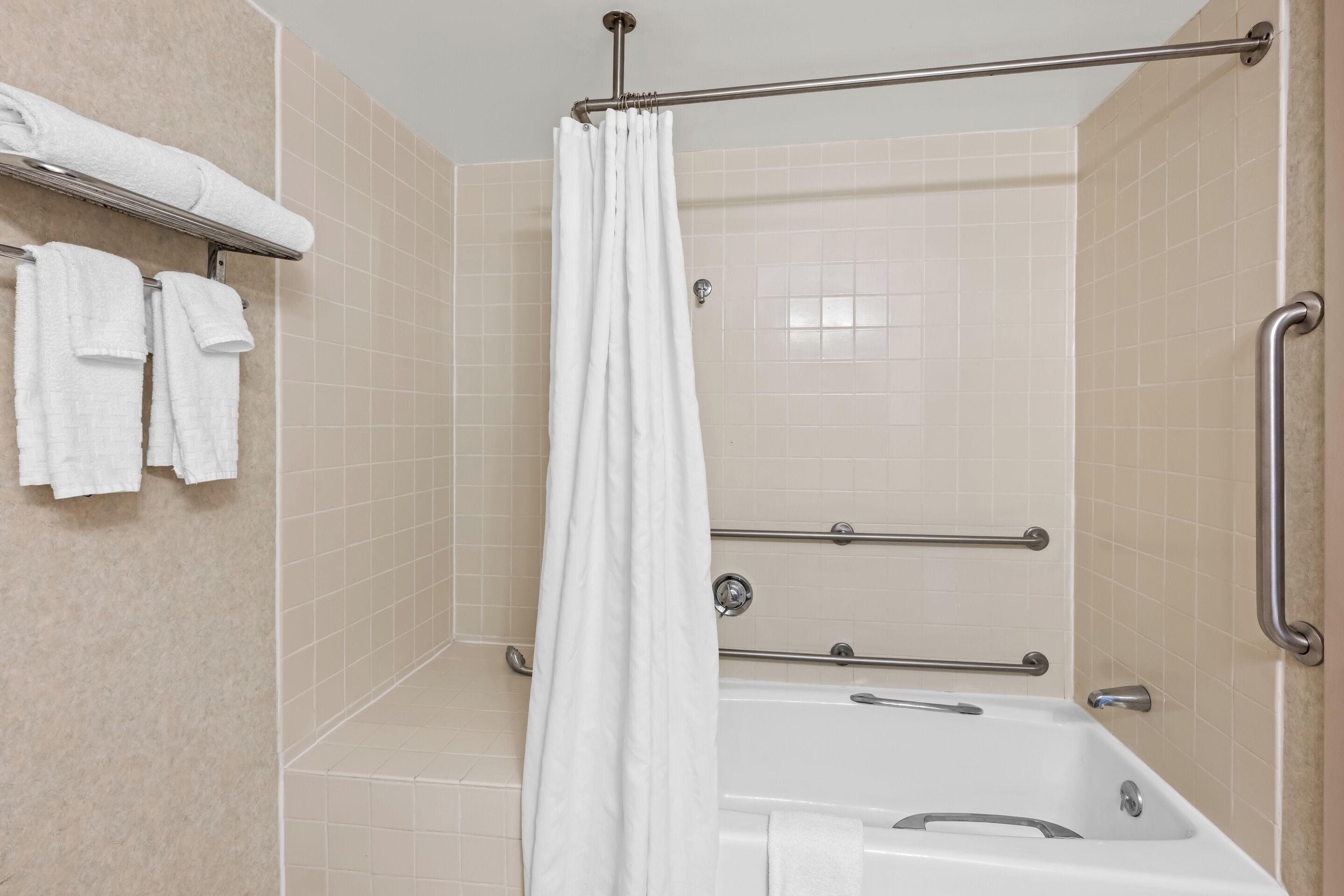 Standard Room, 2 Queen Beds, Accessible, Non Smoking | Bathroom