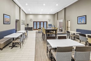 Free daily continental breakfast