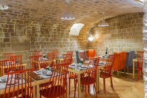 Daily buffet breakfast for a fee - Hôtel Lorette - Astotel (Paris)
