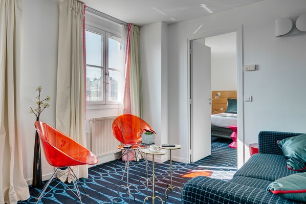 Apartment - Free soft minibar, courtesy tray, Chromecast - Digital press | Living area