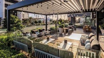 朝食、ディナーに営業 (郷土料理)