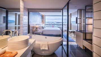 Caja de seguridad en la habitación y escritorio