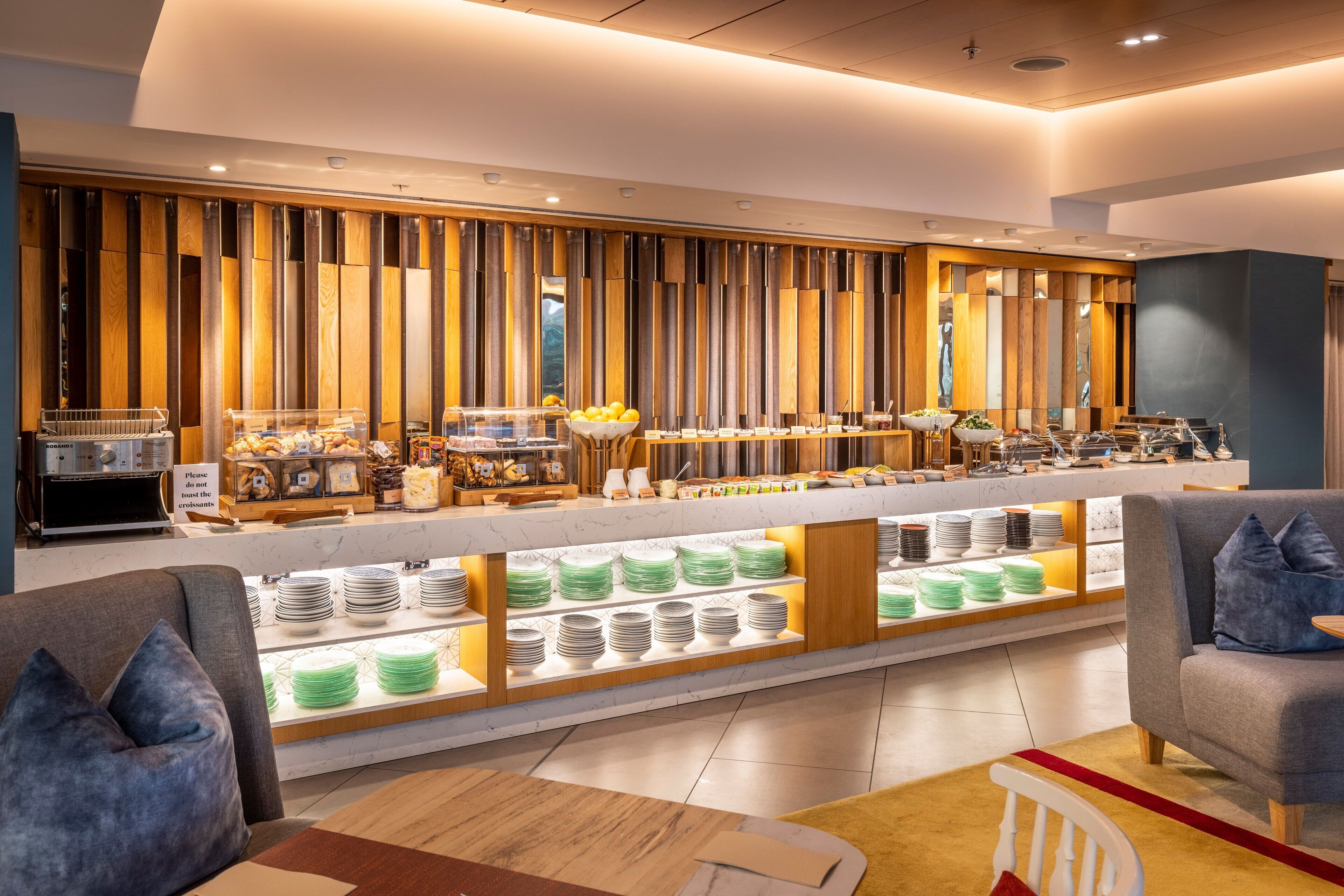 每日付費供應現點現煮早餐
