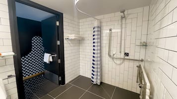 Kamar Double (Social 1 King) | Kamar mandi | Perlengkapan kamar mandi ramah lingkungan dan pengering rambut