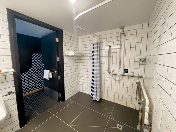 Social Accessible 1 Queen | Bathroom | Eco-friendly toiletries, hair dryer, bathrobes, slippers