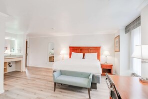 Room, 1 King Bed, Non Smoking, Jetted Tub | Premium bedding, desk, laptop workspace, blackout curtains