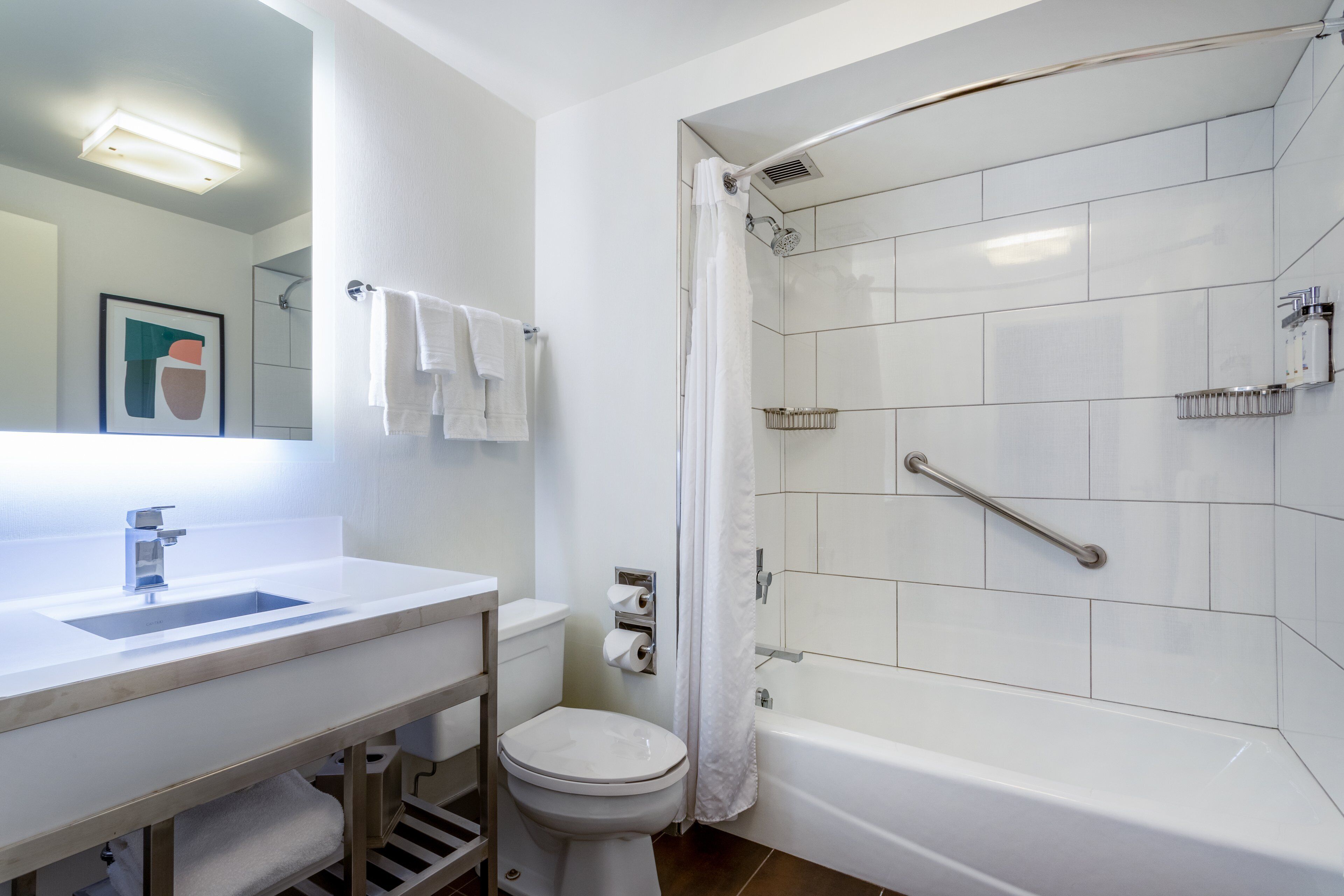 combined shower/bathtub, eco-friendly toiletries, hair dryer, towels