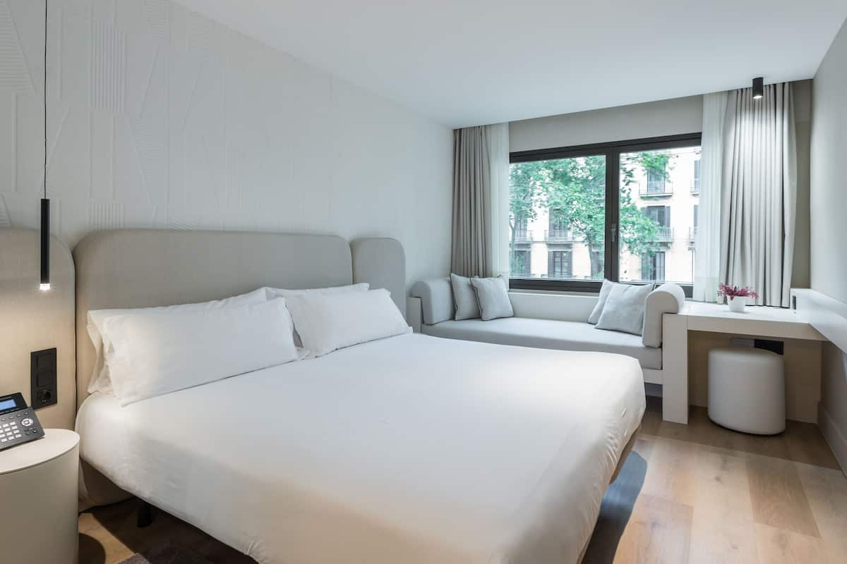 New Design Ramblas View | Vue de la chambre