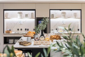 Daily buffet breakfast (EUR 18 per person) - Royal Ramblas (Barcelona)