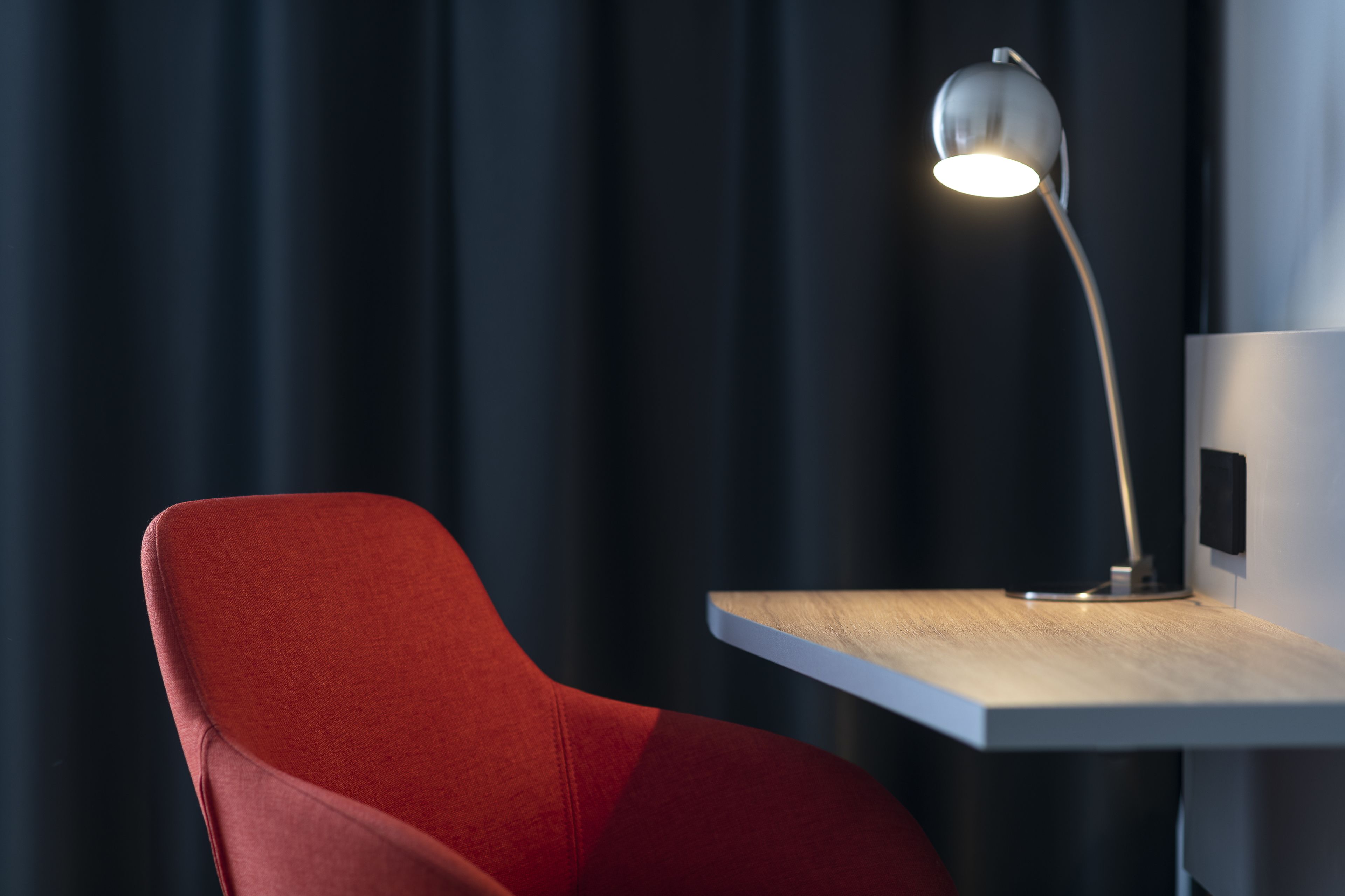 desk, iron/ironing board, cots/infant beds, bed sheets