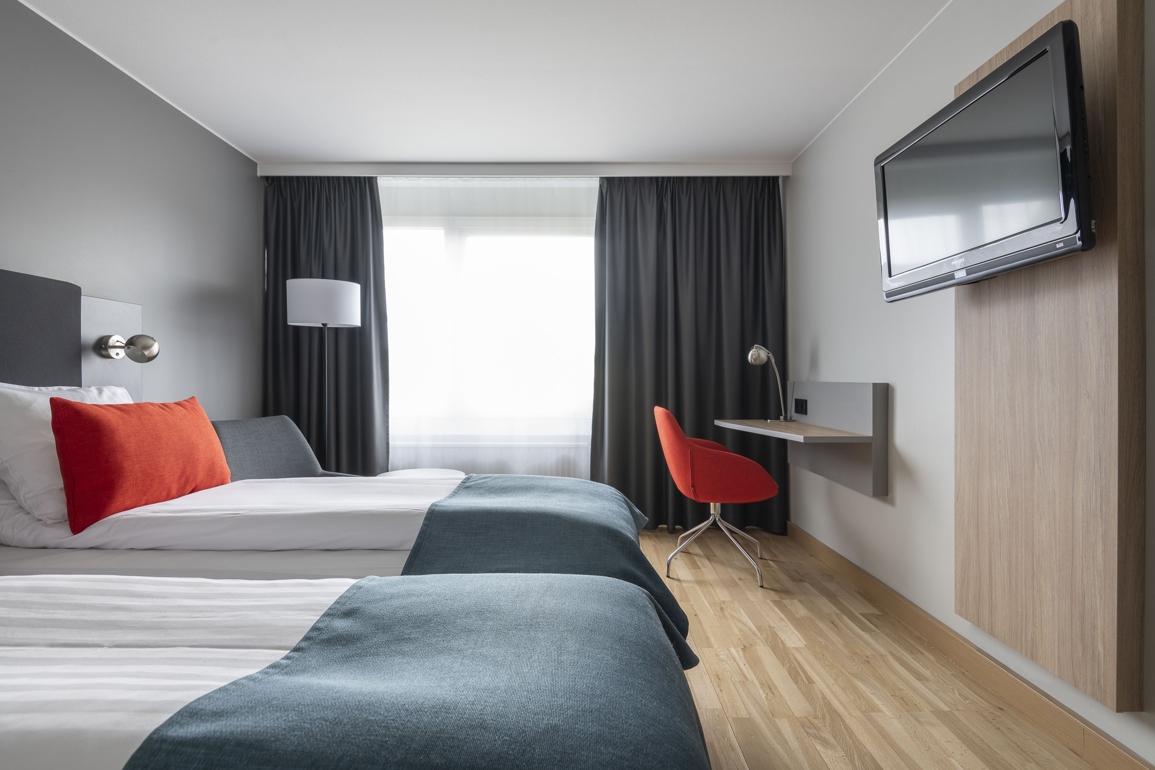 standard 2 singles non smoking | desk, iron/ironing board, cots/infant beds, bed sheets