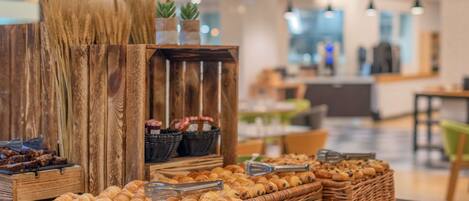 Déjeuner continental (21.50 EUR par personne)