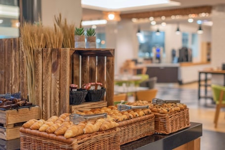 Daily continental breakfast for a fee. DoubleTree by Hilton Paris Bougival
