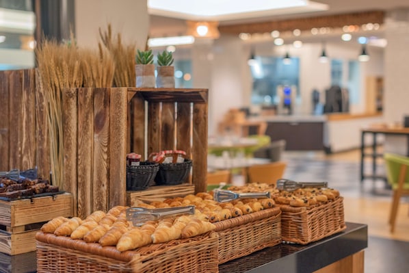 Daily continental breakfast (EUR 21.50 per person) - DoubleTree by Hilton Paris Bougival (Bougival)