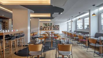 Petit déjeuner continental (21.50 EUR par personne)