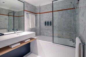 Combined shower/bathtub, eco-friendly toiletries, hair dryer, towels