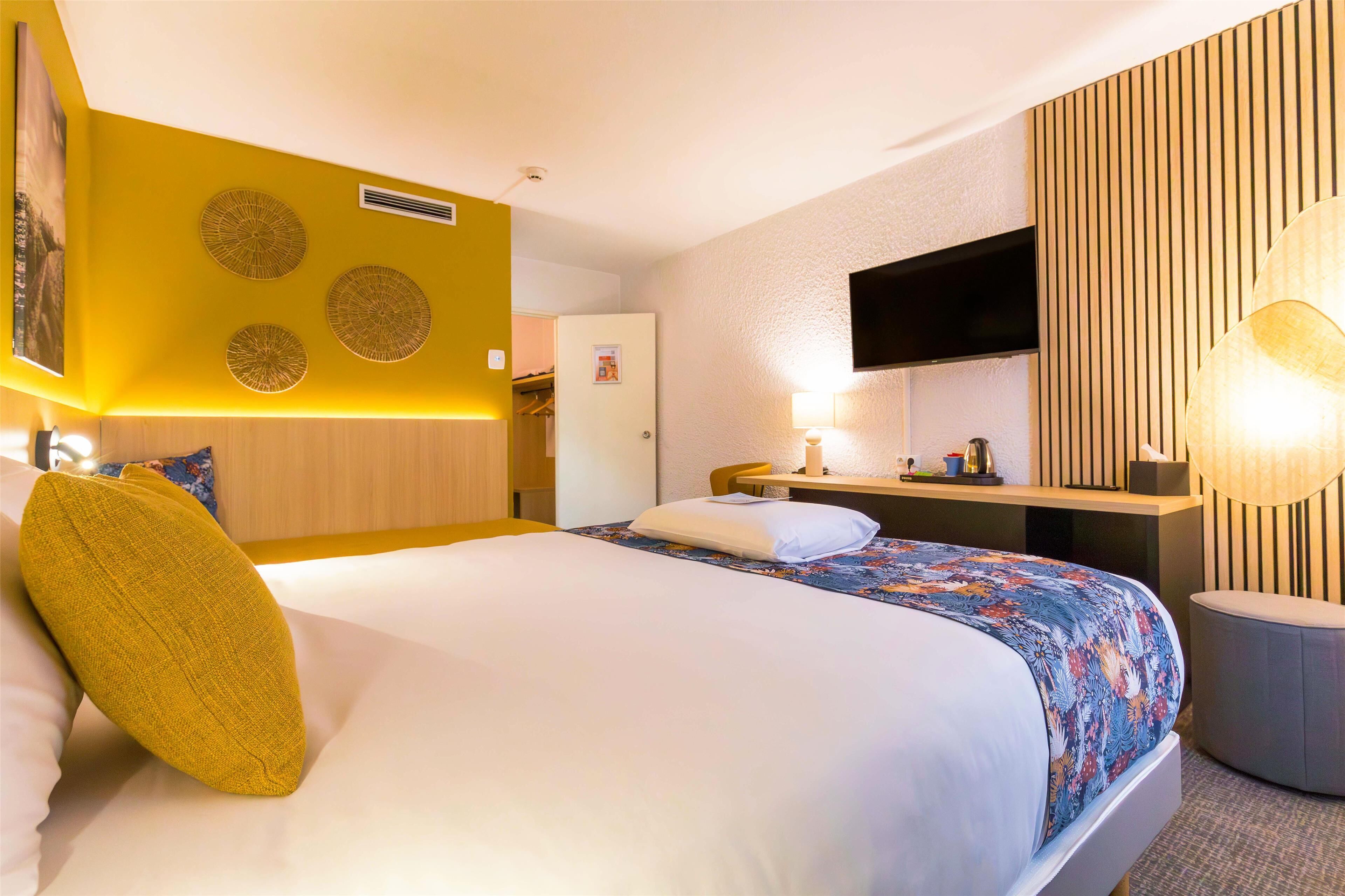 premium bedding, individually furnished, blackout curtains