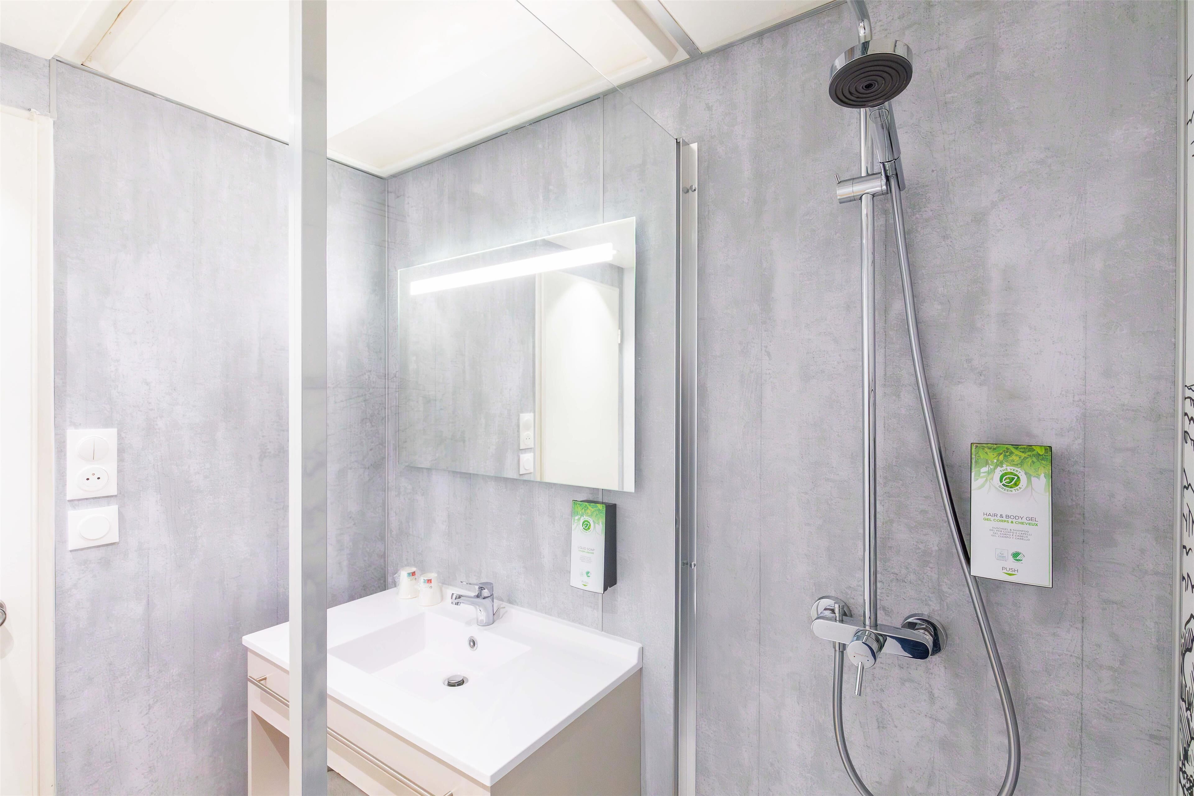 Kamar mandi difabel