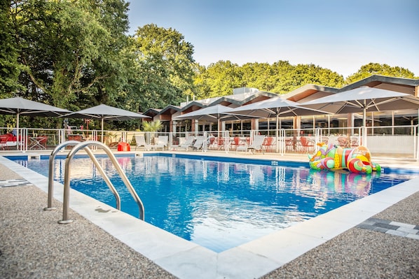 Seasonal outdoor pool, pool loungers