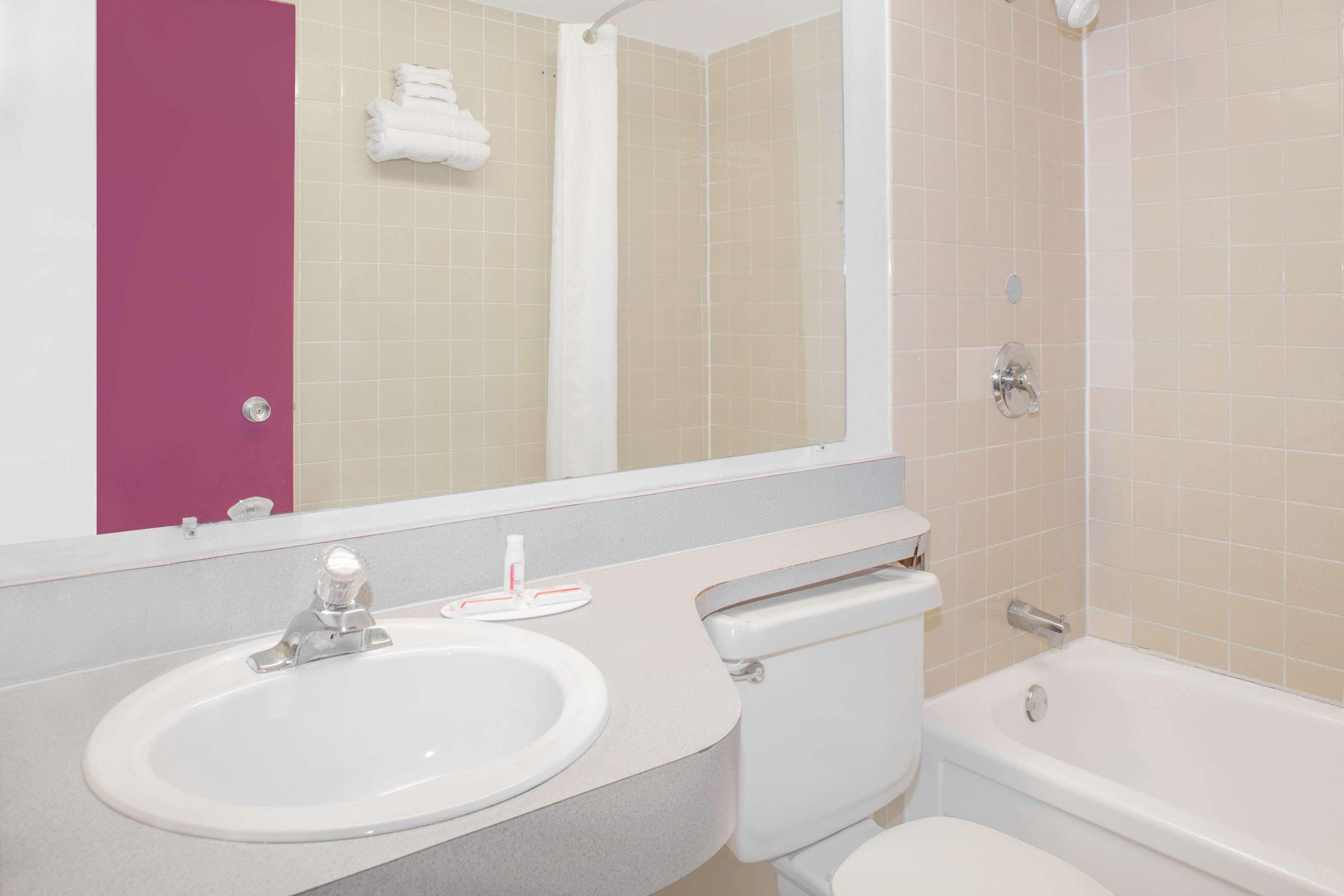 Combined shower/bathtub, eco-friendly toiletries, hair dryer, towels