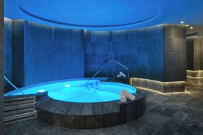 Couples treatment rooms, body treatments, hot stone massages