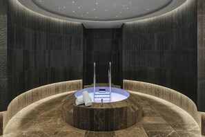 Couples treatment rooms, body treatments, hot stone massages