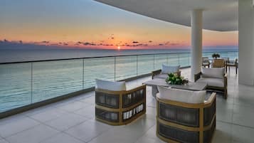 Suite presidencial, 1 cama de matrimonio grande con sofá cama, no fumadores, frente al mar | Vistas desde la habitación