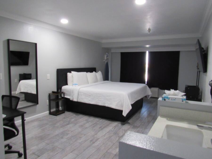 Desk, iron/ironing board, free WiFi, bed sheets