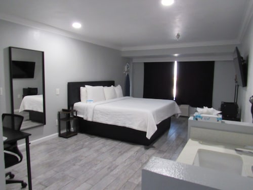 Capri Suites Anaheim