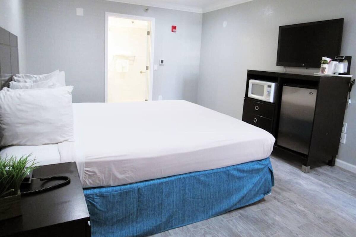 Desk, iron/ironing board, WiFi (free), bed sheets