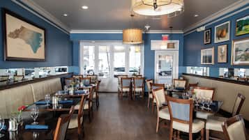 Breakfast, lunch and dinner served