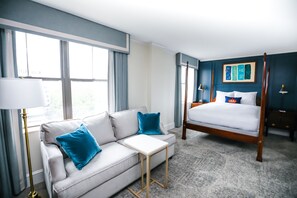 1 bedroom, Egyptian cotton sheets, premium bedding, desk