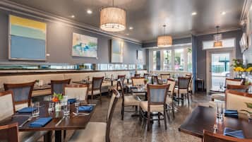 Cooked-to-order breakfast for a fee on weekdays